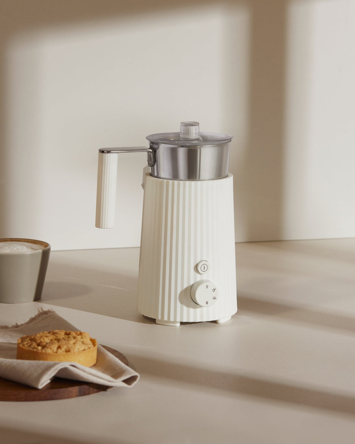 Plissé Multi-Function Milk Frother - European Plug | ALESSI
