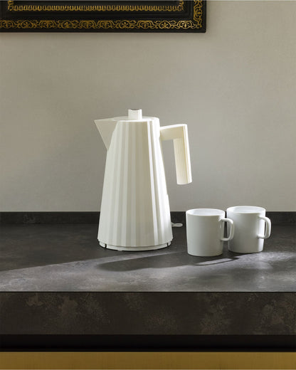 Plissé Electric Kettle - European Plug By Michele De Lucchi | ALESSI