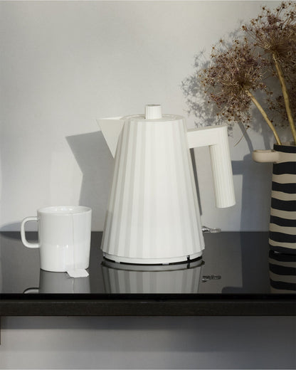 Plissé Electric Kettle - European Plug By Michele De Lucchi | ALESSI