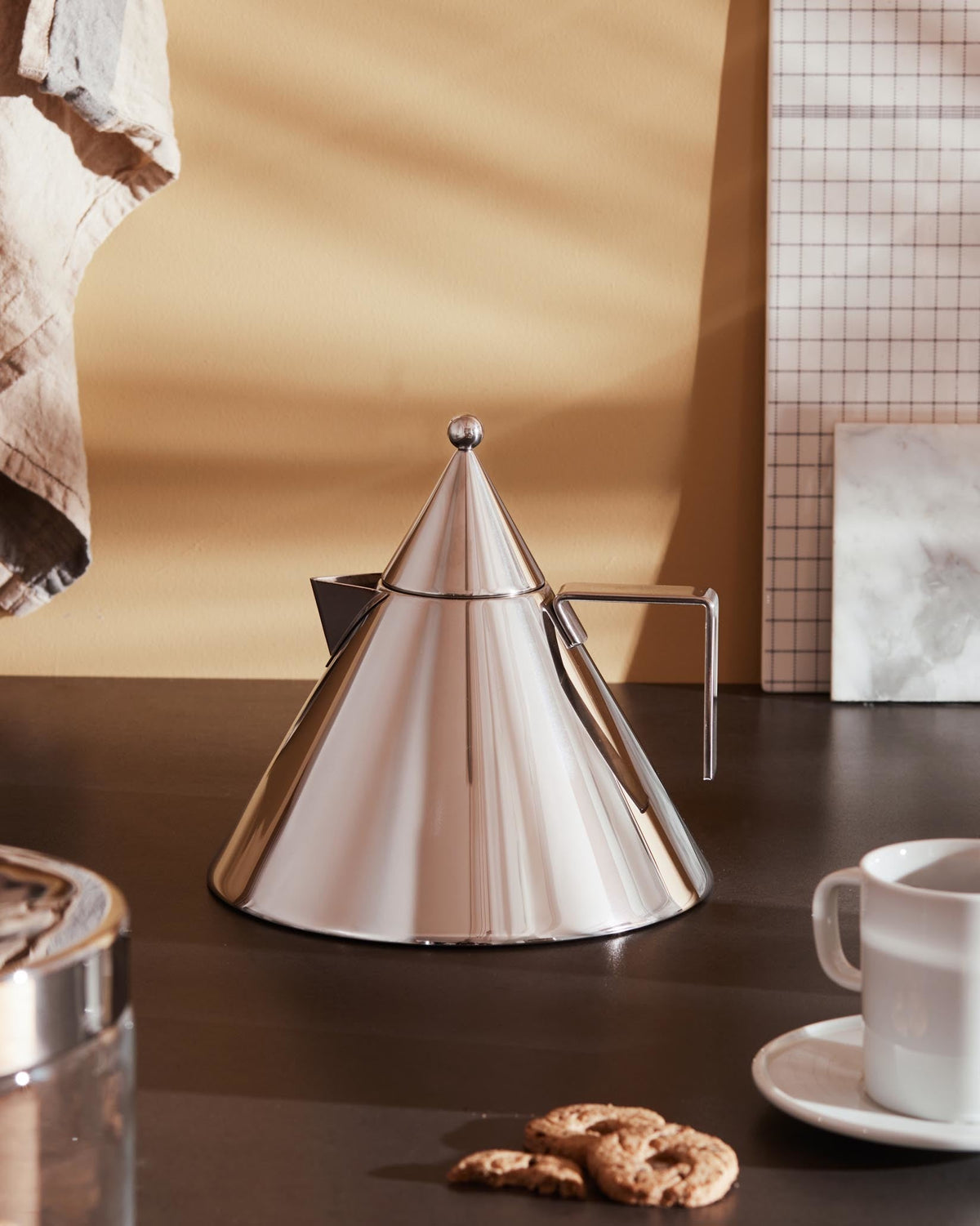 Il Conico Kettle Designed By Aldo Rossi | ALESSI