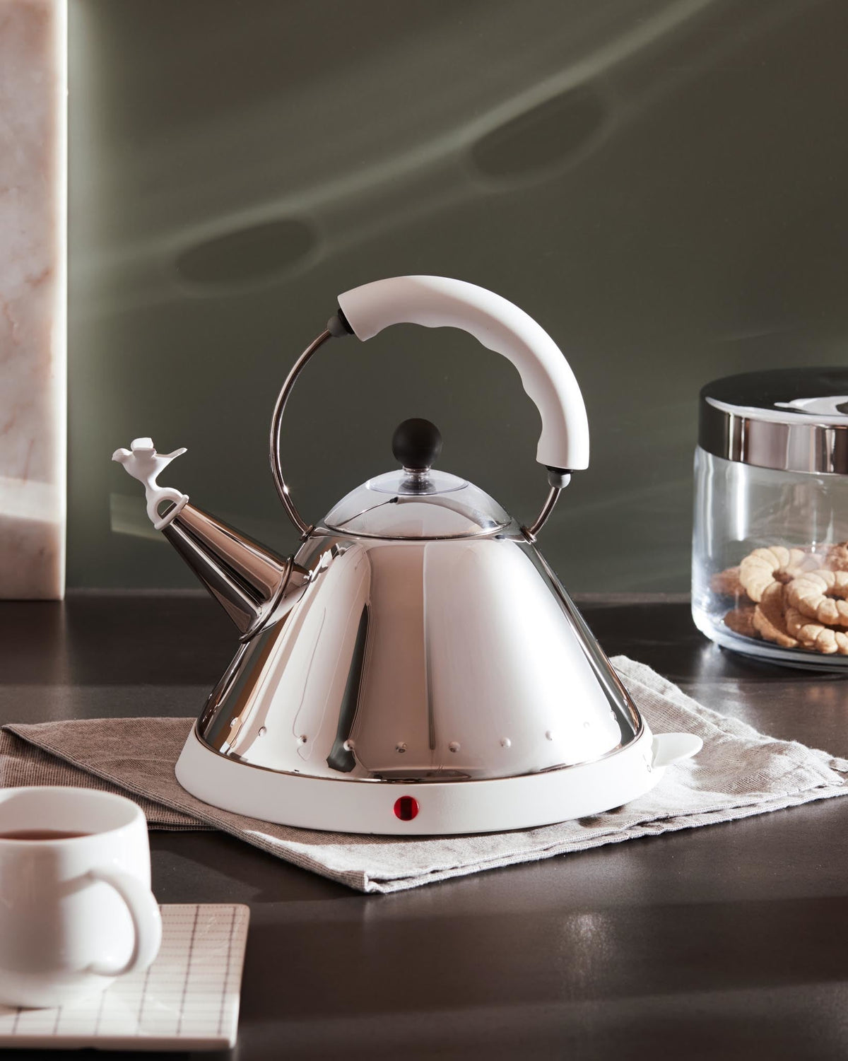 MG32 Electric Kettle | ALESSI