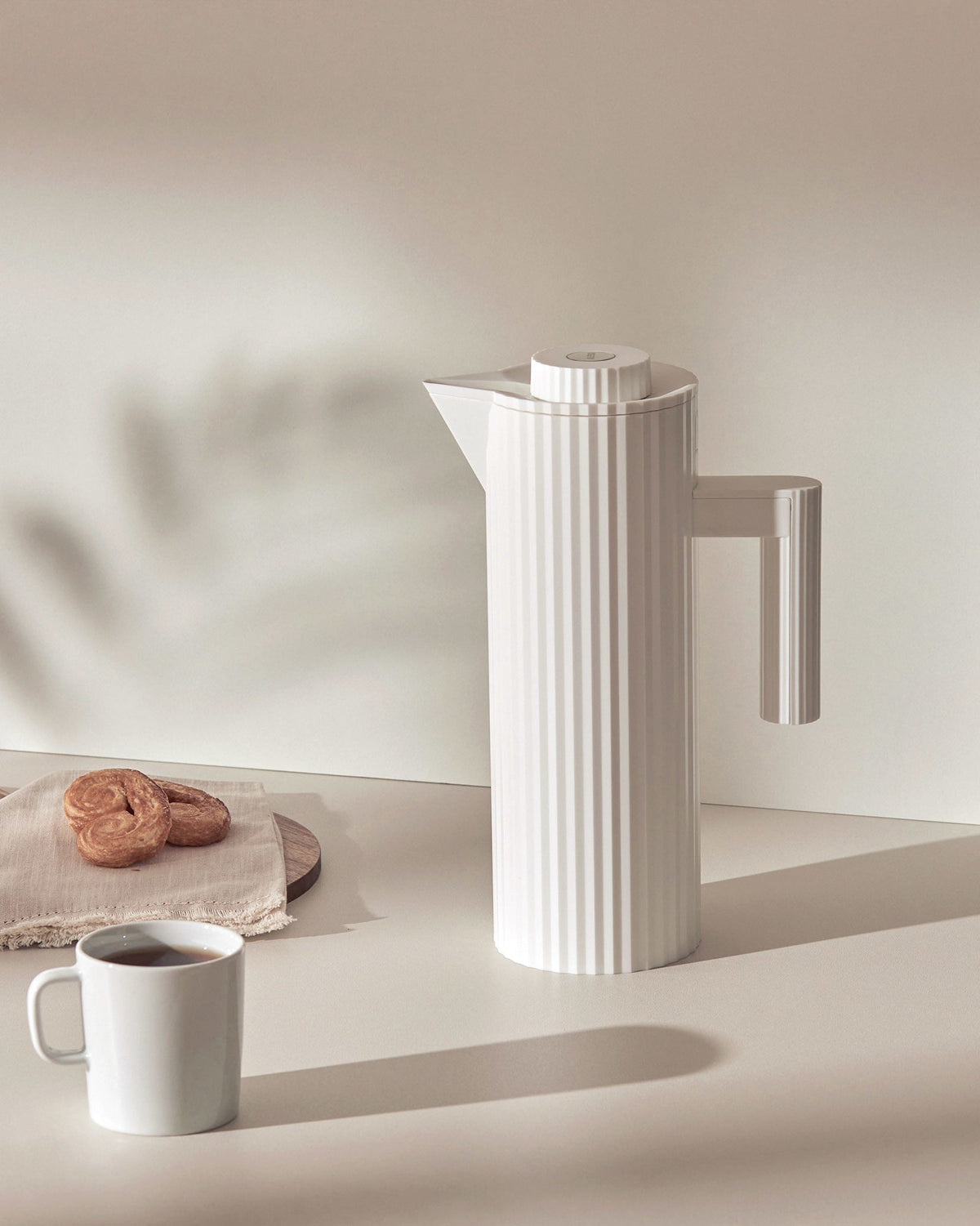 Plissé Thermo Insulated Jug By Michele De Lucchi | ALESSI