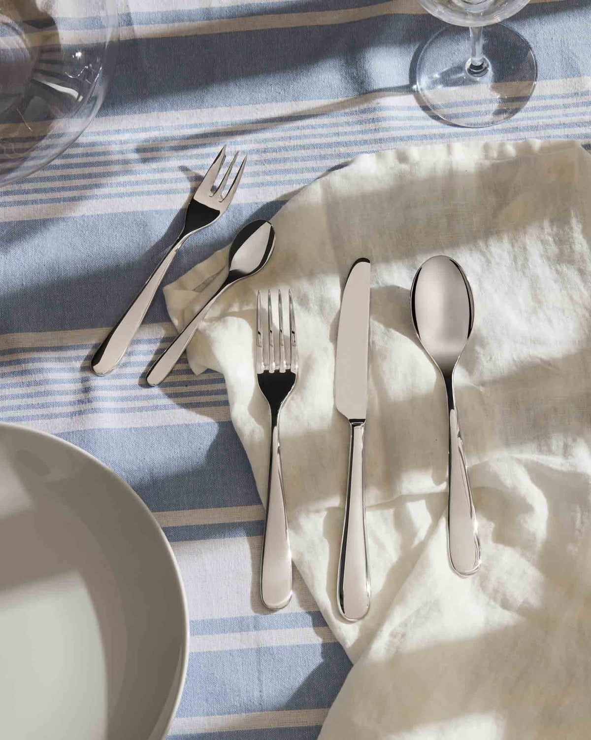Nuovo Milano Cutlery Set 30 Pieces Designed By Ettore Sottsass | ALESSI