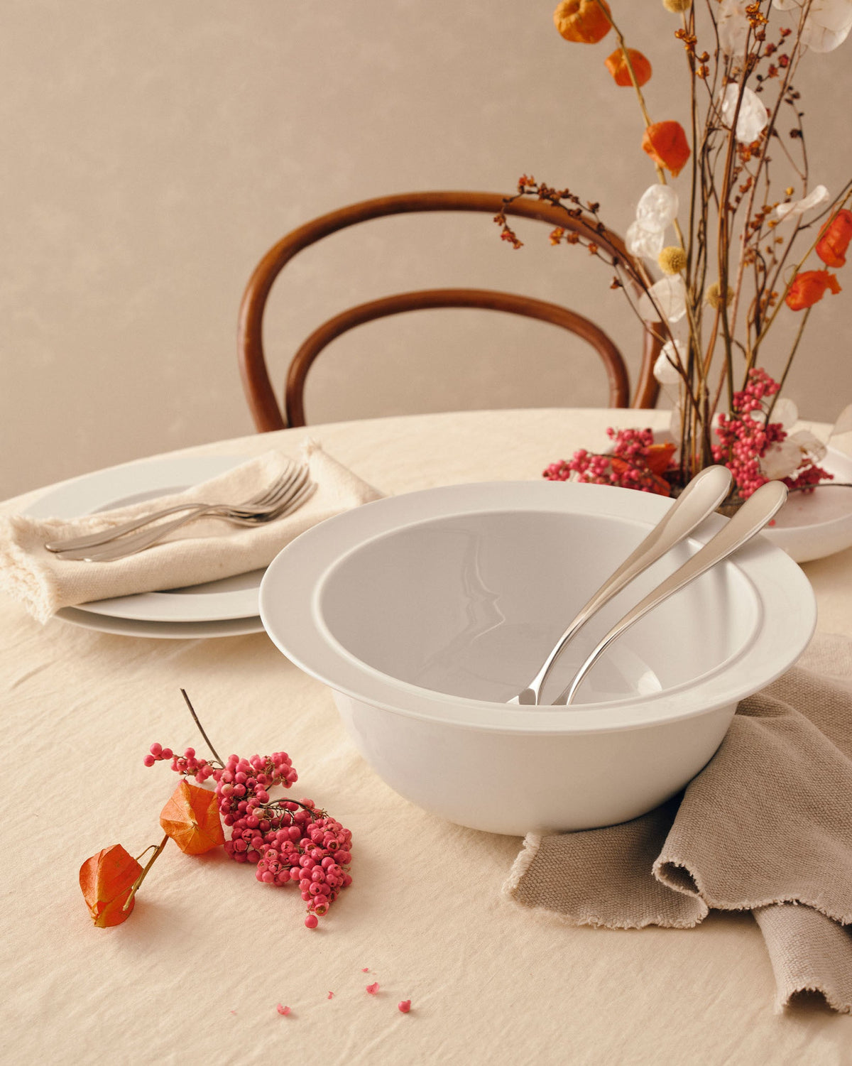 La Bella Tavola: Salad Bowl By Ettore Sottsass | ALESSI
