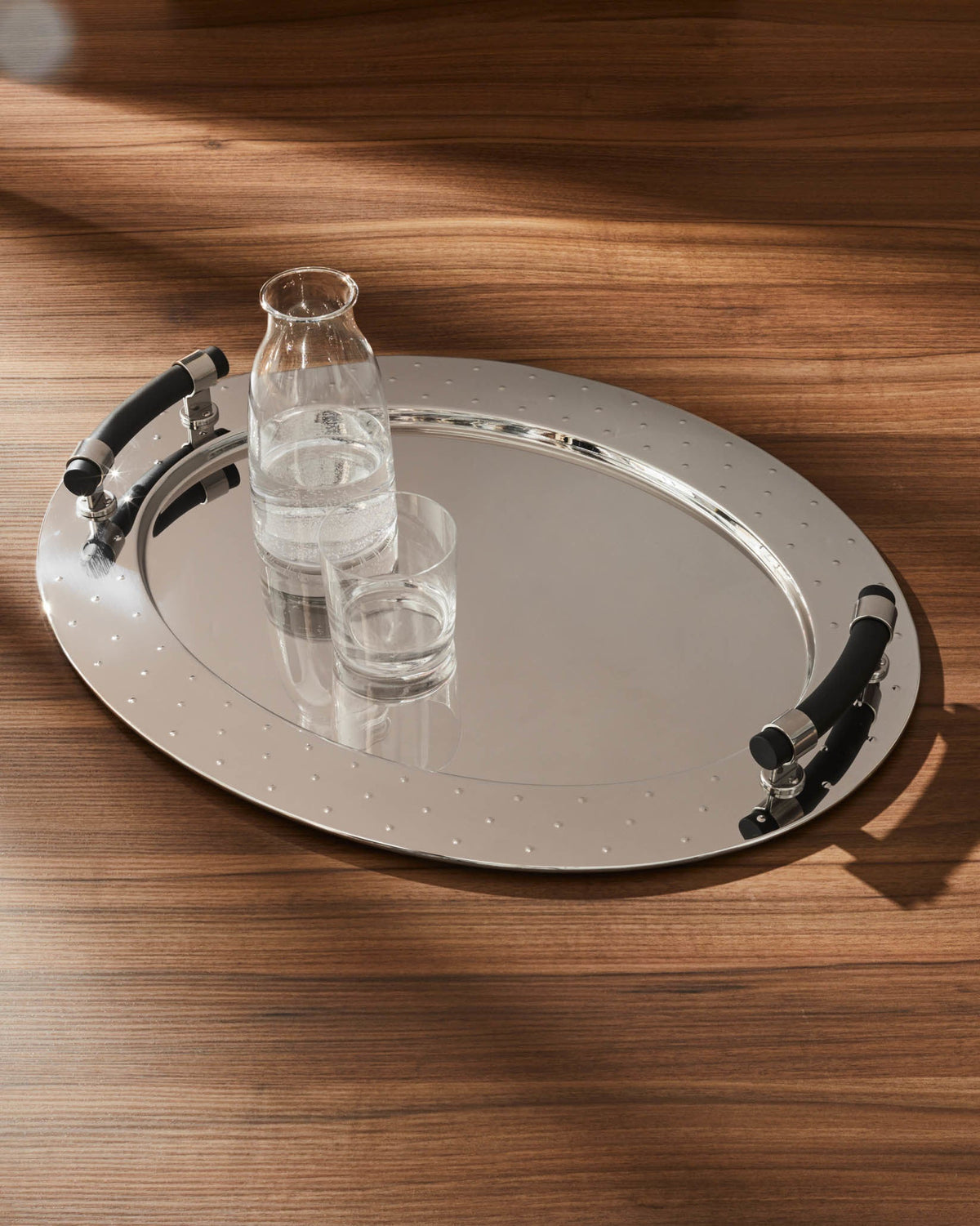 MG09: Oval tray with handles By Michael Graves | ALESSI