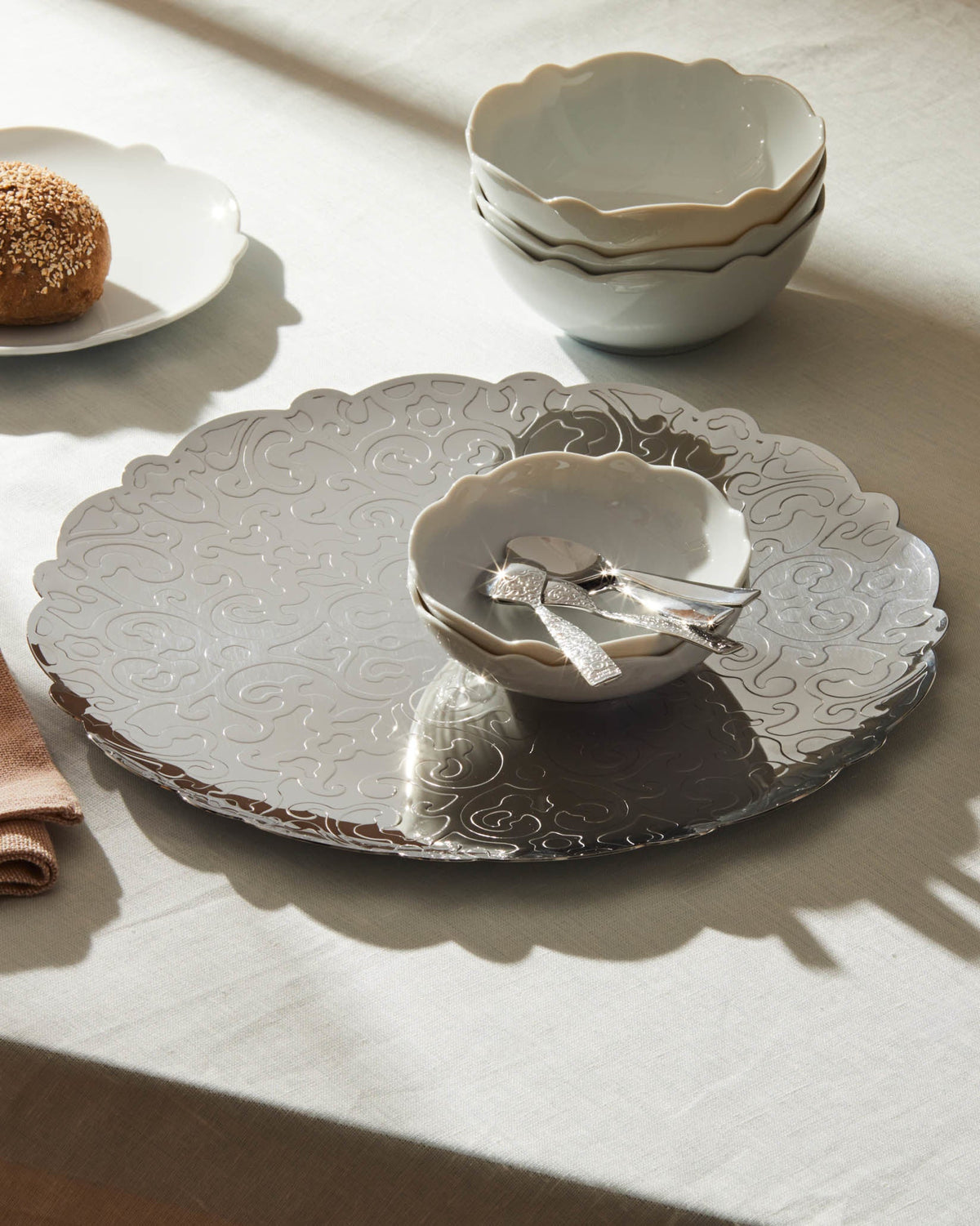 Dressed: Round tray by Marcel Wanders | ALESSI