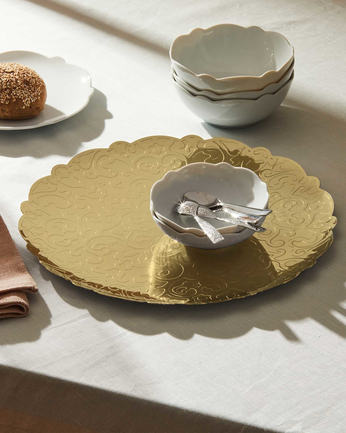 Dressed: Decorated Round Tray in Gold-Finish Steel | ALESSI