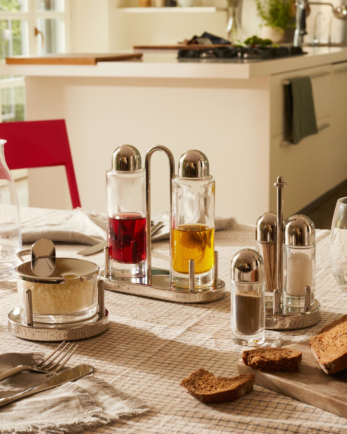 5076: Pepper castor by Ettore Sottsass | ALESSI