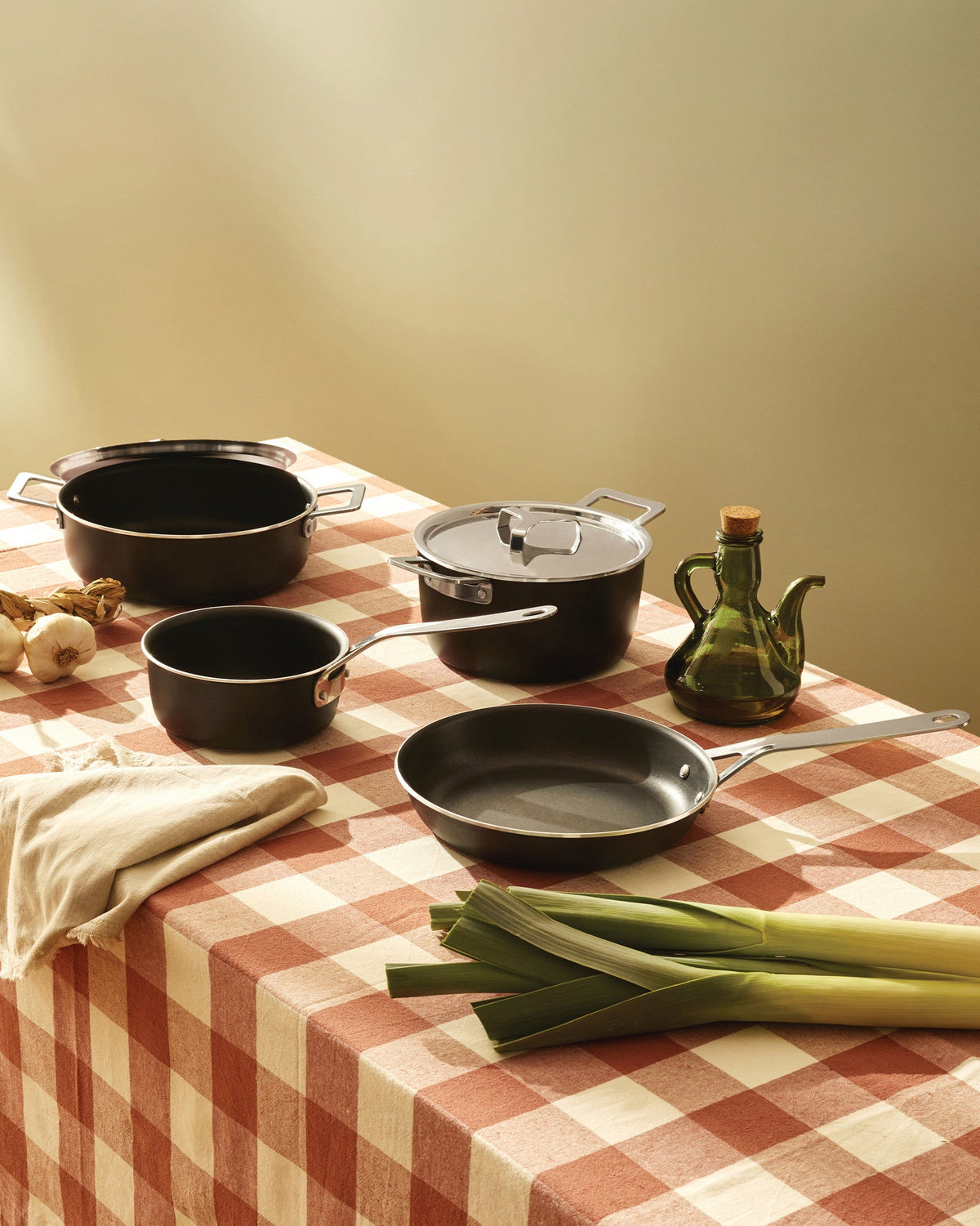 Pots&Pans Pots And Pans Set 6 Pieces By Jasper Morrison | ALESSI