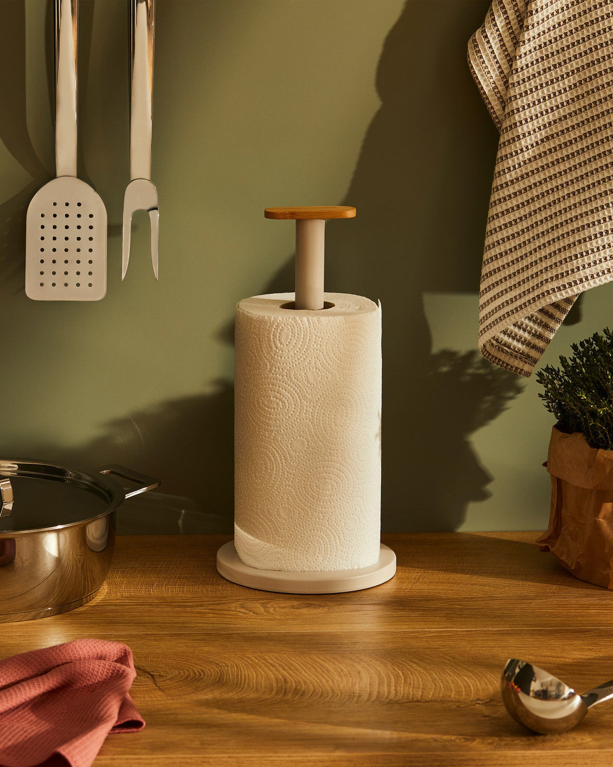 Mattina Kitchen Roll Holder | ALESSI