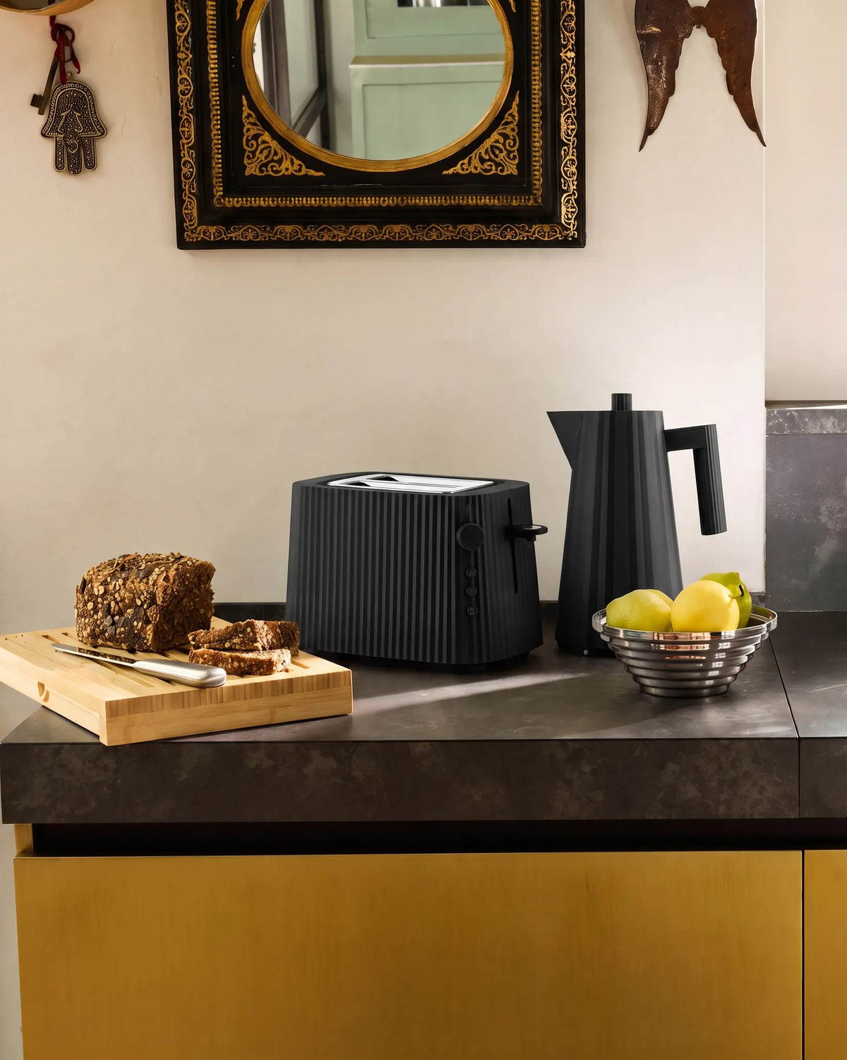 Plissé: Black Kettle & Toaster Set By M. De Lucchi | ALESSI