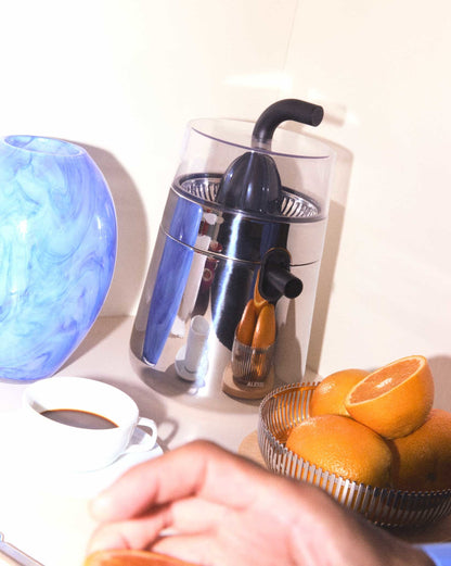 Toru - Electric citrus-squeezer by Nendo - European plug | ALESSI