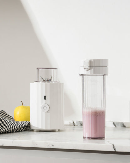 Plissé: Water bottle by Michele De Lucchi | ALESSI