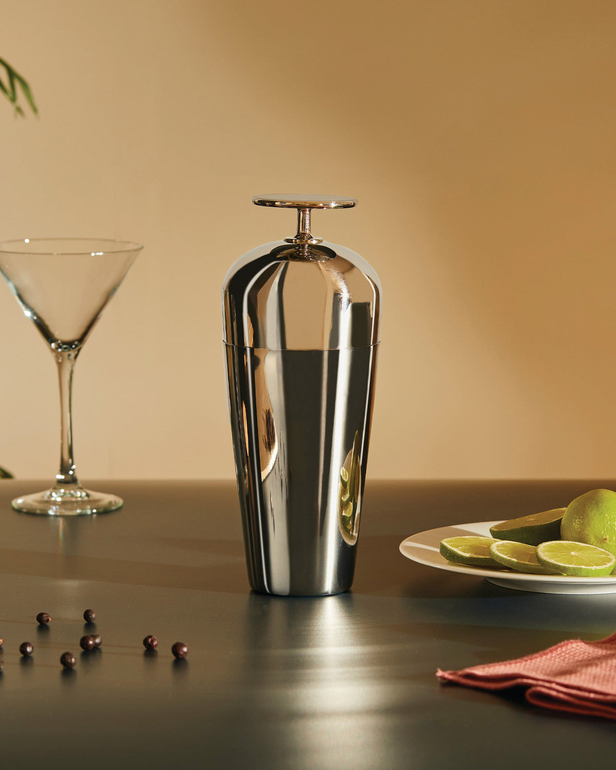 The tending box: “Parisienne” cocktail shaker | ALESSI