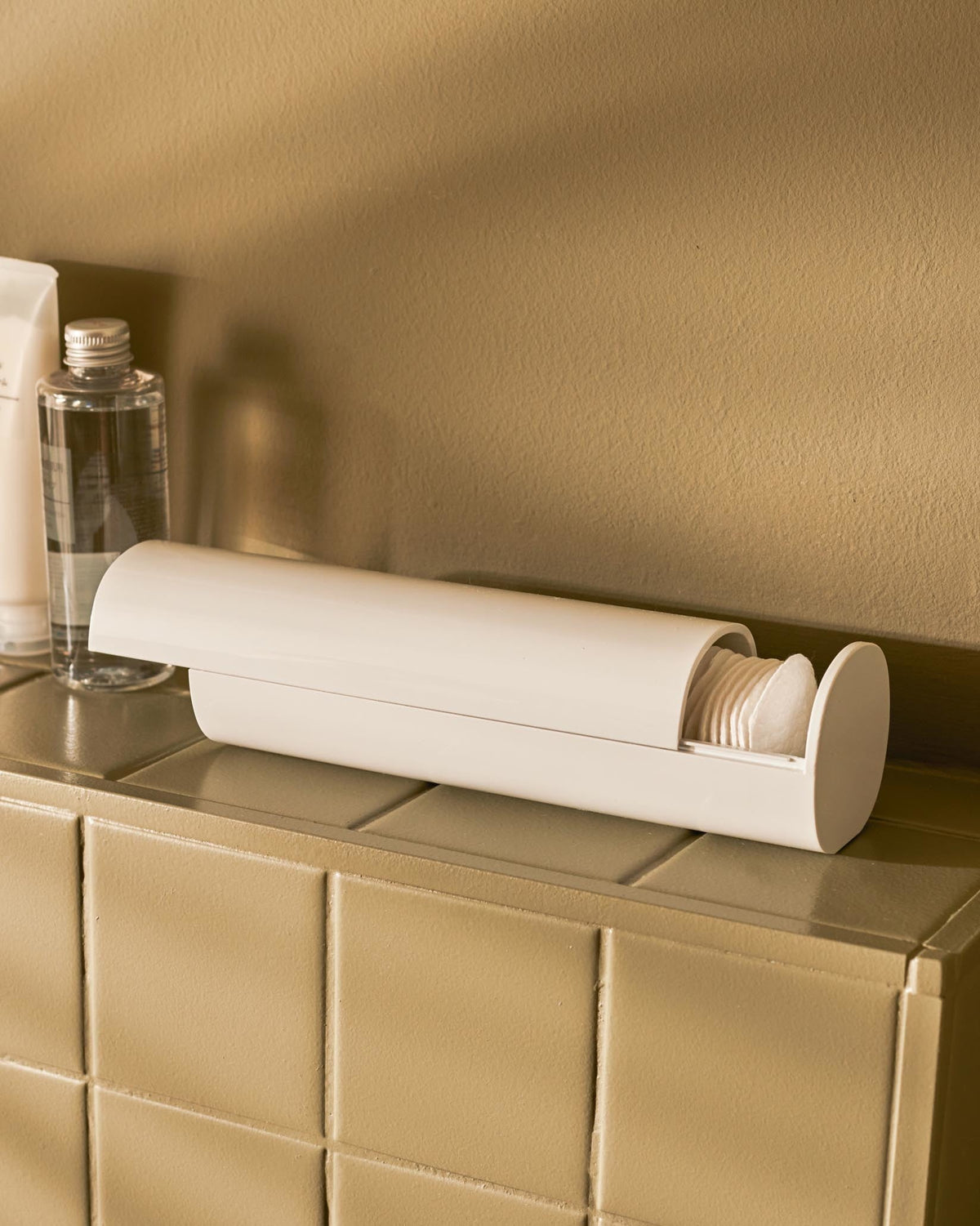 Birillo: Cotton pad dispenser by Piero Lissoni | ALESSI