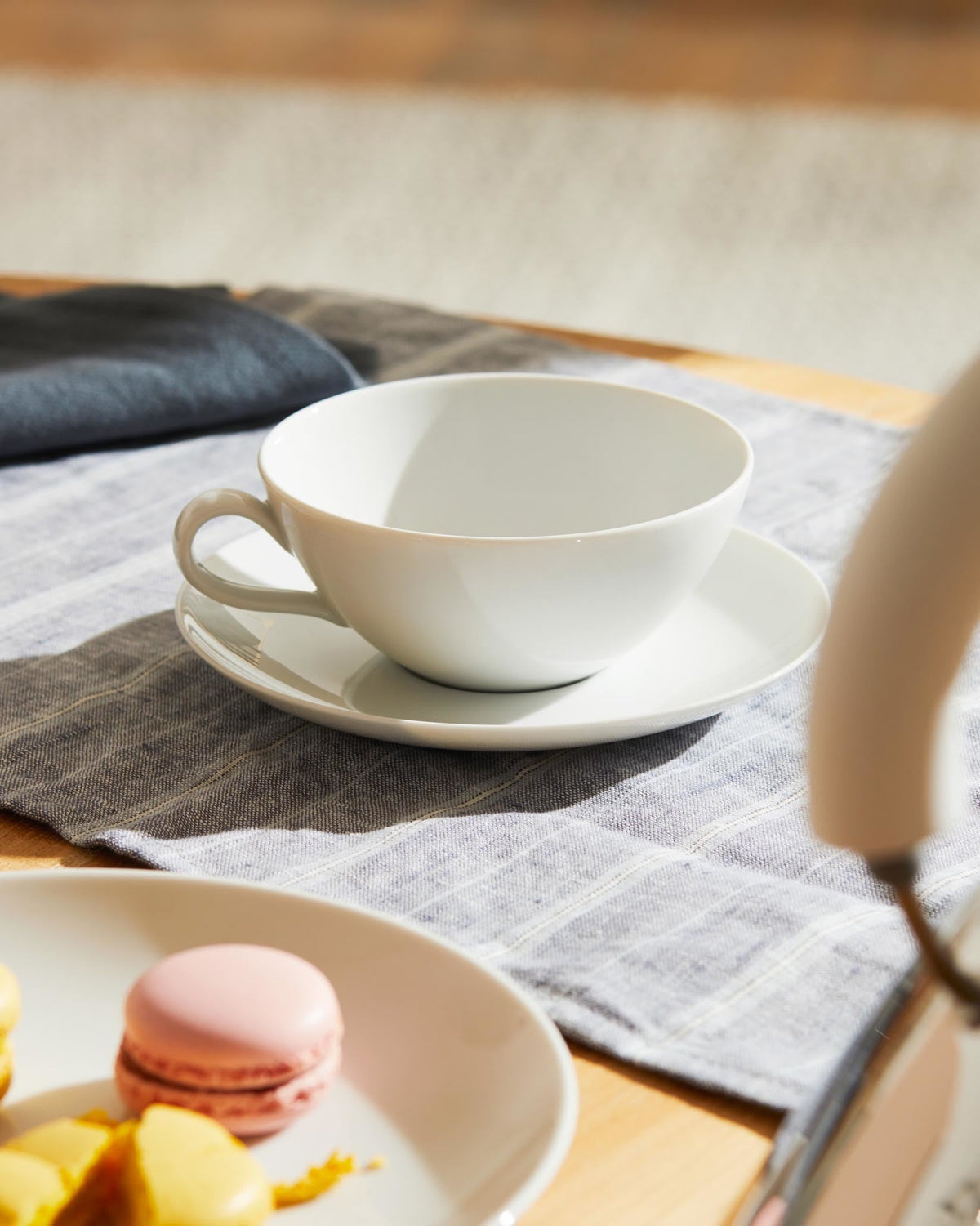 Mami: Saucer for teacup 6 pieces by Stefano Giovannoni | ALESSI