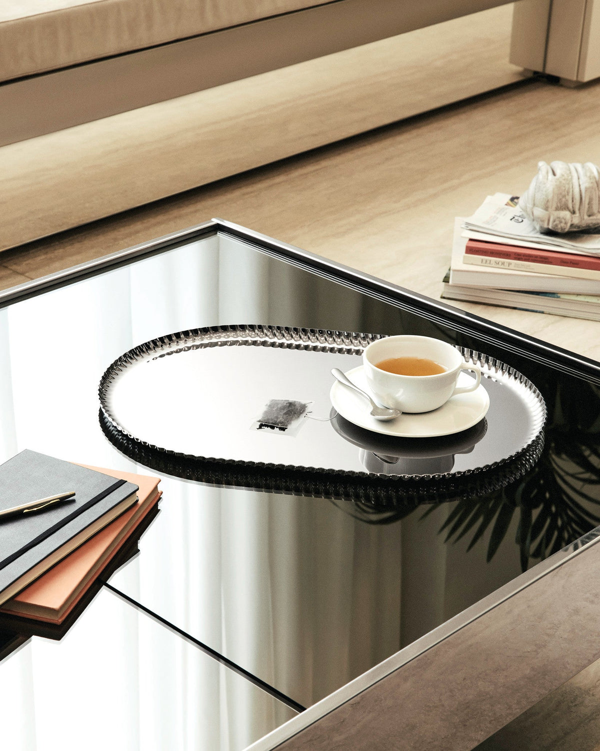 Pleats: Tray in stainless steel by Jin Kuramoto | ALESSI