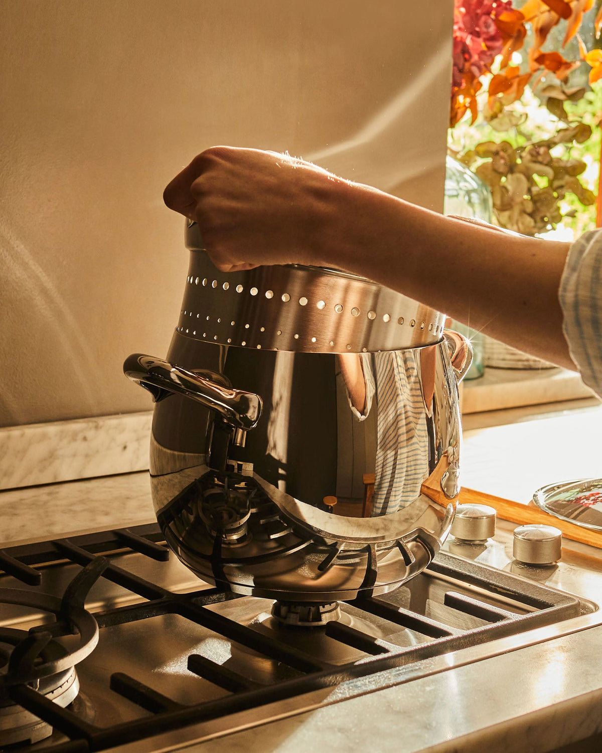 Mami Pierced Basket For Pasta-Set | ALESSI