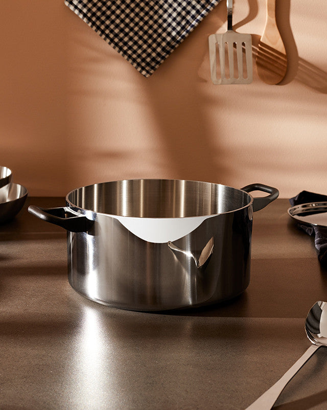 La Cintura Di Orione Casserole Two Handles By Richard Sapper | ALESSI