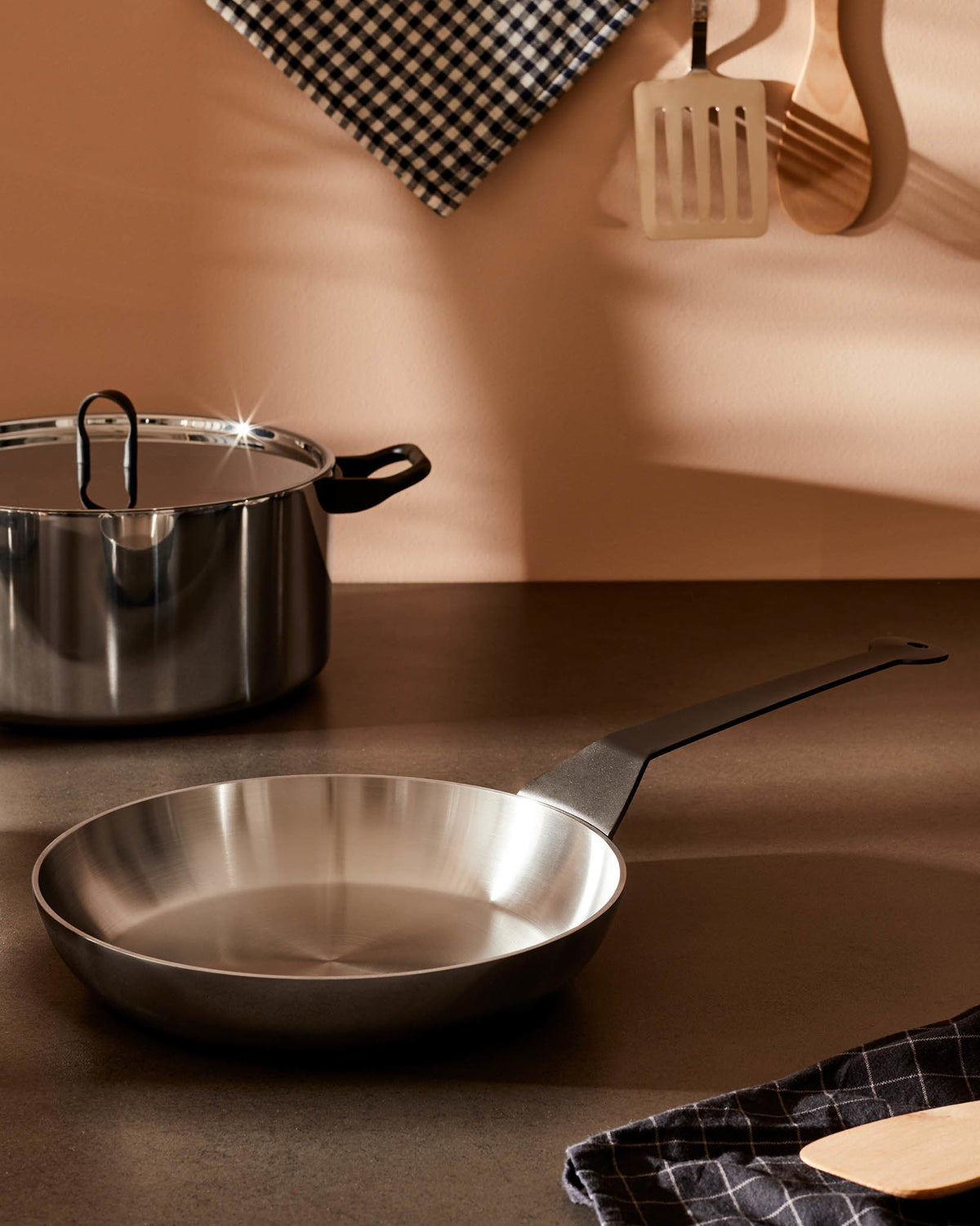 La Cintura Di Orione Frying Pan By Richard Sapper | ALESSI