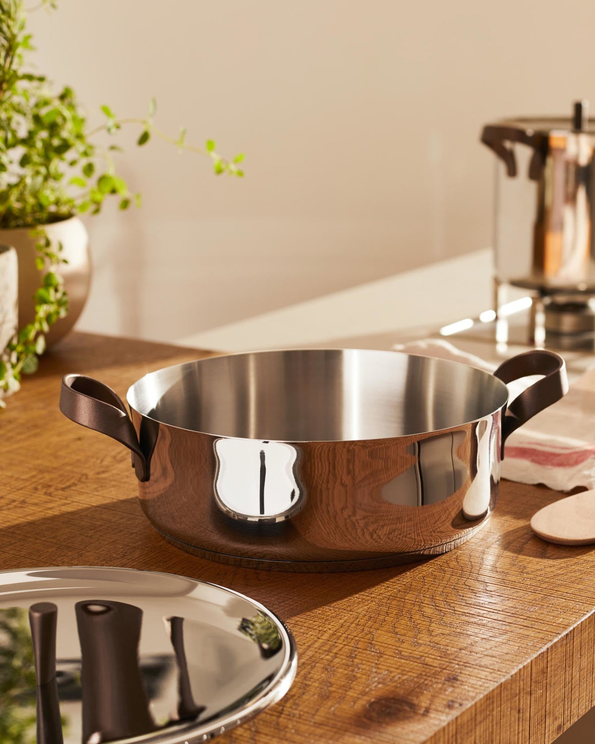 Edo Low Casserole With Two Handles | ALESSI