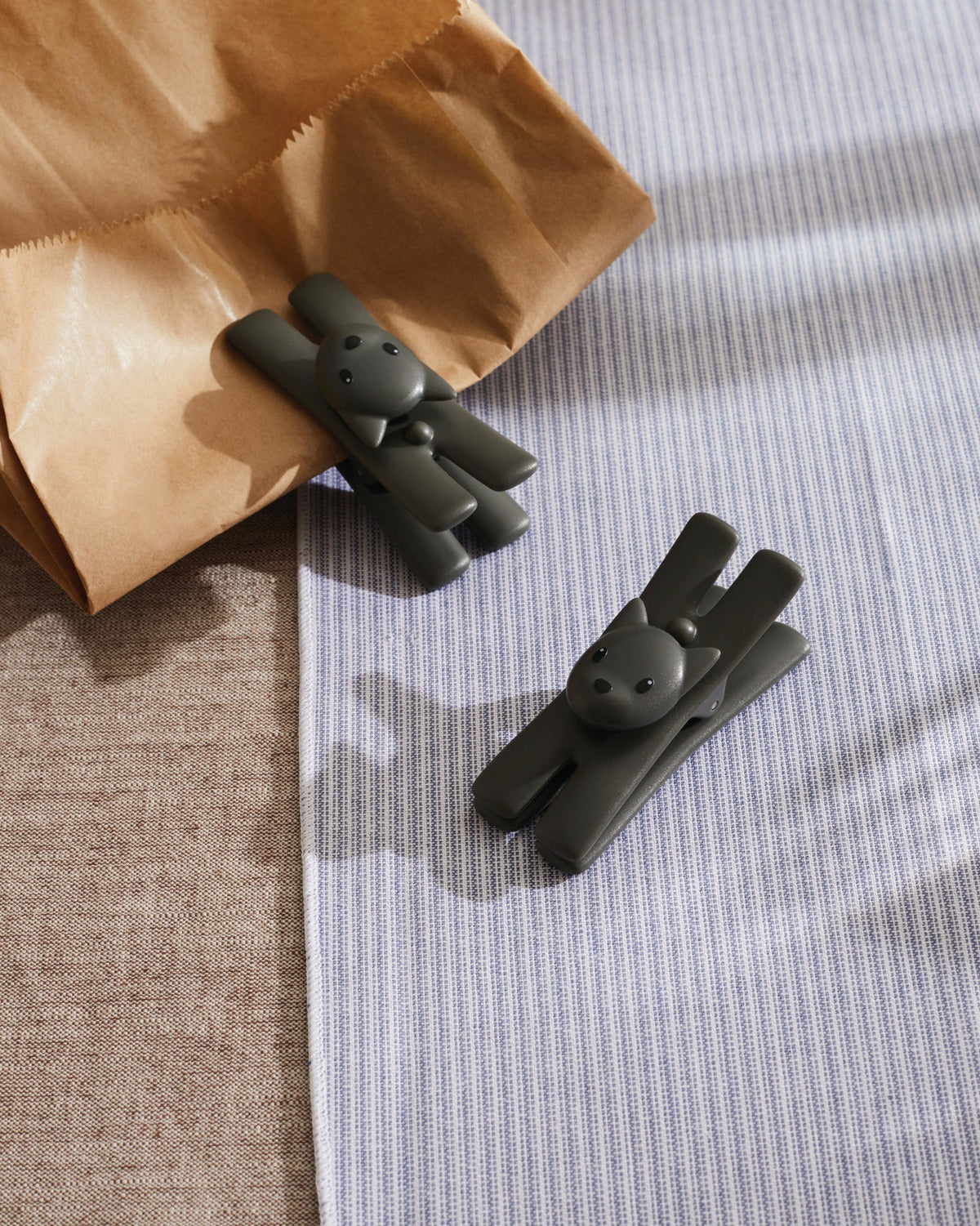 Lampo: Two clips set by Miriam Mirri | ALESSI