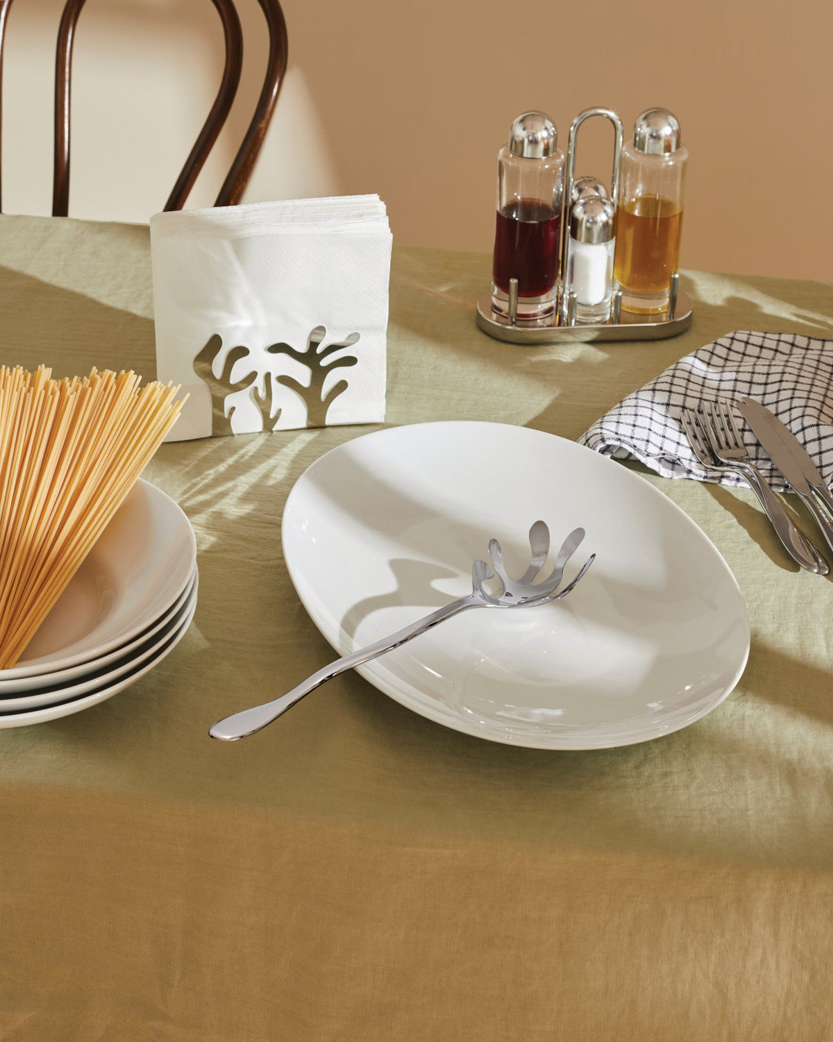 Mediterraneo: Spaghetti serving spoon | ALESSI